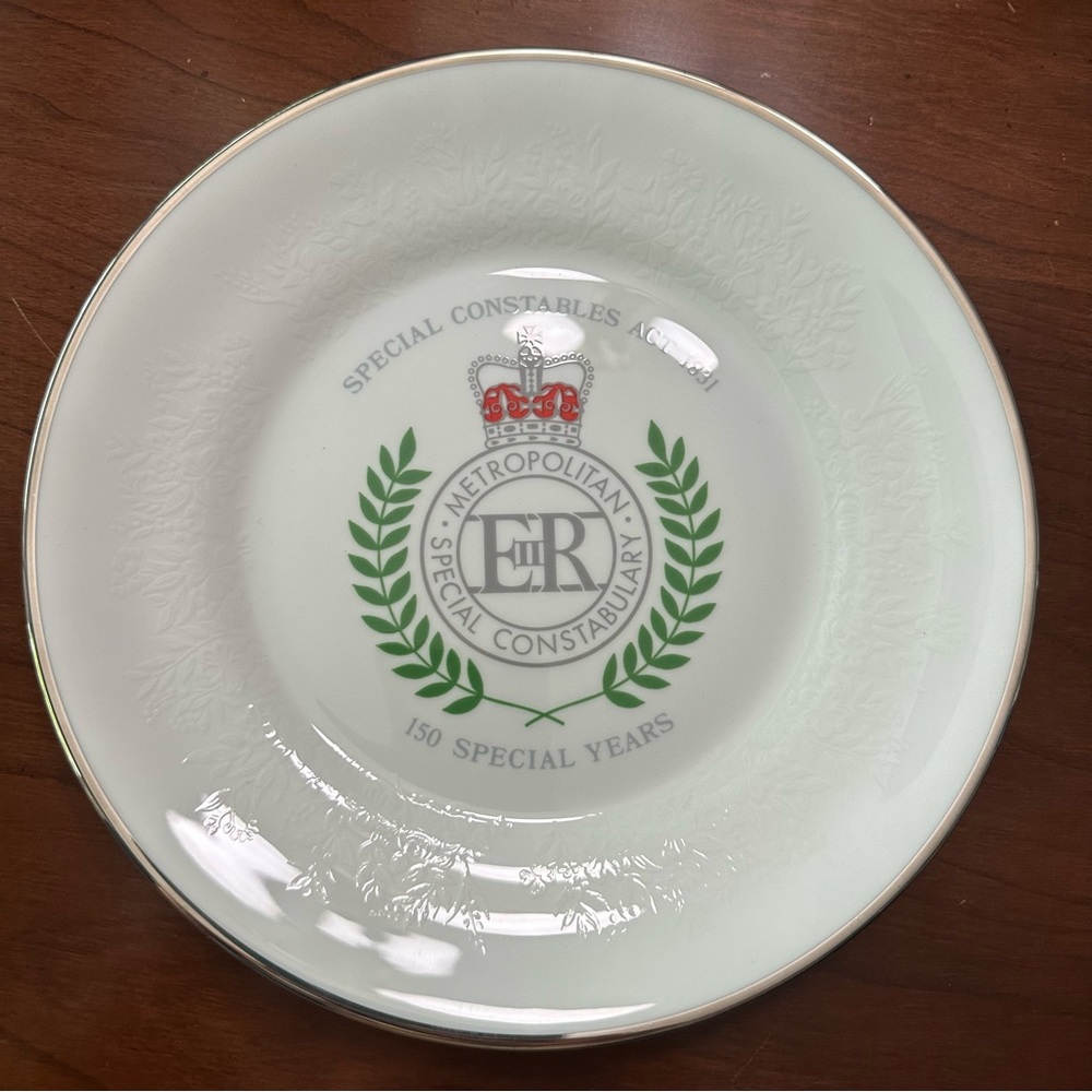 Wedgwood Specials Constables Act 1831 150 Years ER2 Seal Bone China Plate